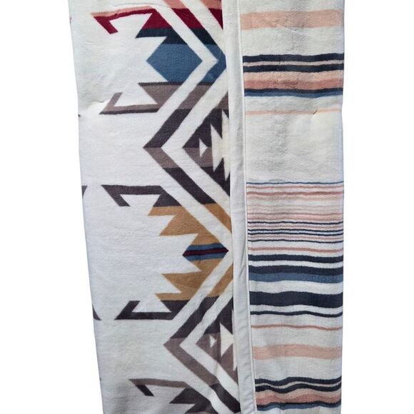 Pendleton Throw Blanket For Two Reversible Oversized Cream Tribal Pattern 60x80 - Picture 15 of 16
